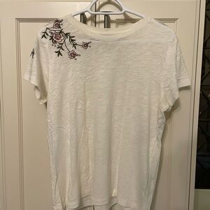 Abercrombie & Fitch Embroidered Floral White T-shirt